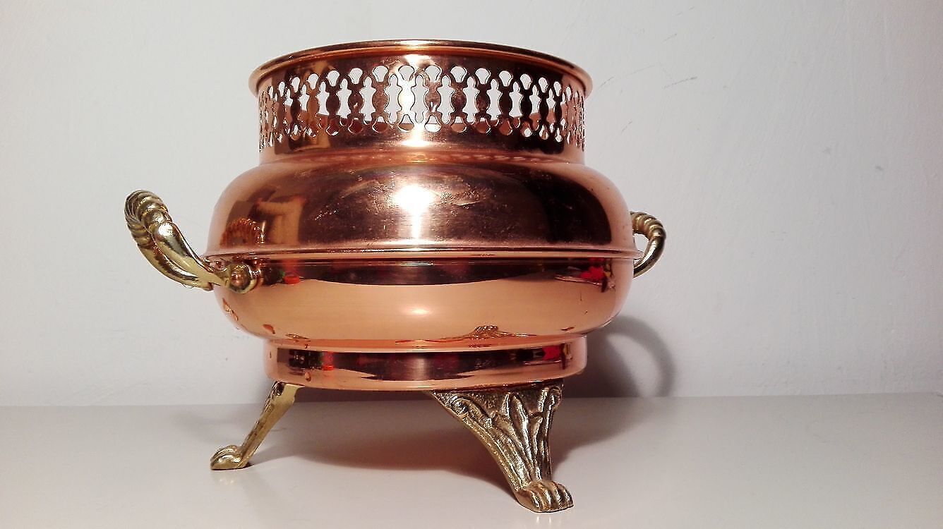 Vasest suurem pott,nõu vms, Metalutil (Y)