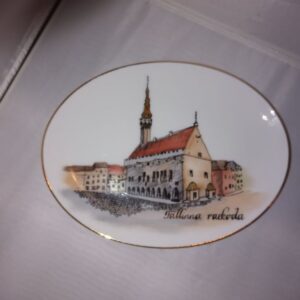 Portselanist seinataldrik Tallinna raekoda,käsimaal​ (Y)