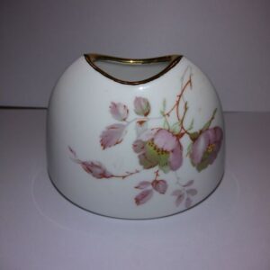 Portselanist vaas,lilledekoor (Y)