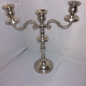 Metallist suurem küünlajalg 3-le küünlale (Y)