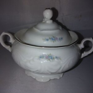 Portselanist lilledekooriga suhkrutoos, Wawel (Y)