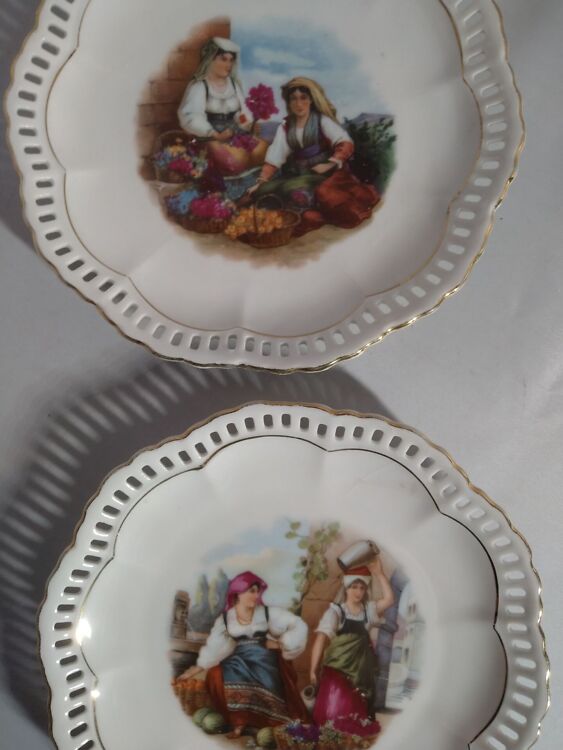 Portselanist pitsilise äärega lilledekooriga taldrikud, 2 tk (Y) - Image 3