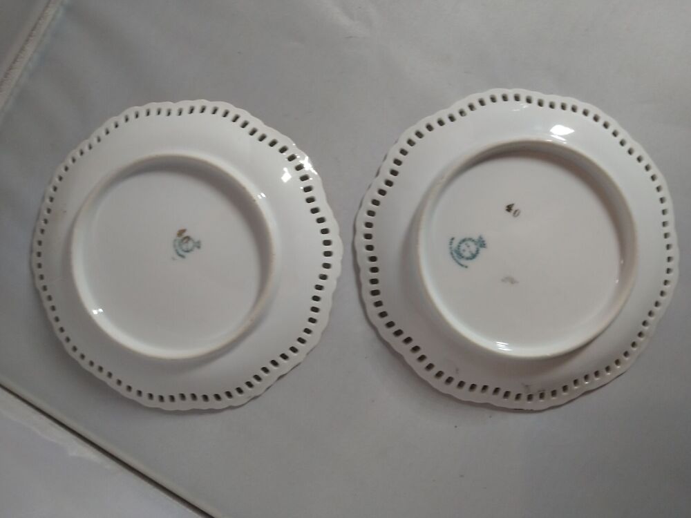 Portselanist pitsilise äärega lilledekooriga taldrikud, 2 tk (Y) - Image 4