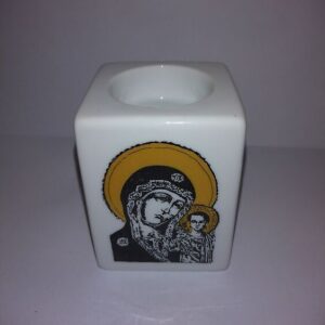 Portselanist küünlaalus teeküünlale. (Y)