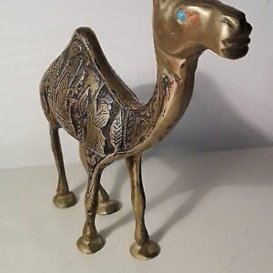 Metallist suurem kaamli kuju,h-20,5cm (Y)