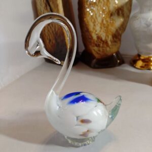 Ilus klaasist kuju, Luik (Y)