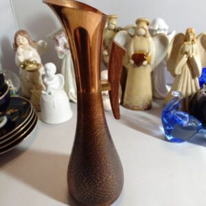 Metallist disainvaas, vask ja puit (Y)