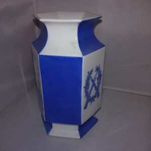 Portselanist vanem vaas, käsimaal, 1938a. (Y)