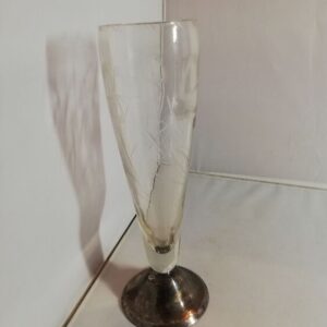 Vanem ilusa lihviga klaasist vaas (Y)