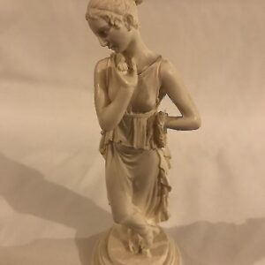 Täismass naise kuju (Y)