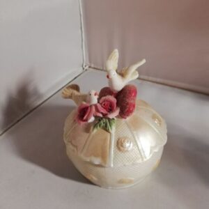 Portselanist ehtetoos-sõrmusekarp​. linnud (Y)