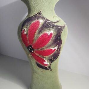 Ilus portselanist vaas. Maaling ja sametine kate (Y)