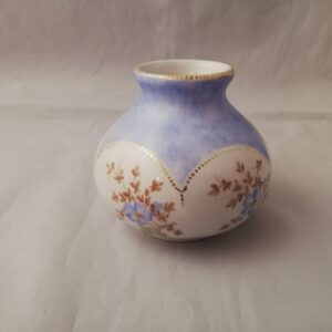 Portselanist lilledekooriga vaas,maalitud,50-nda​d,Arabia​ (Y)