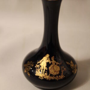 Portselanist vaas,Limoges,maalitu​d kullaga (Y)