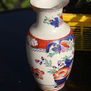 Portselanist idamaine vaas,maalitud (Y)