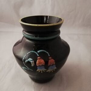 Mustast klaasist vaas. 10,5 cm (Y)