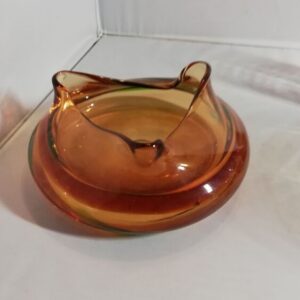 Värvilisest klaasist tuhatoos (Y)