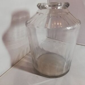 Vanem klaasist karahvin (Y)