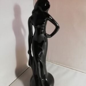 Portselanist või keraamikast kuju, daam (Y)