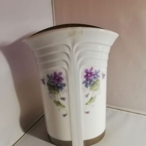 Portselanist lilledekooriga vaas (Y)