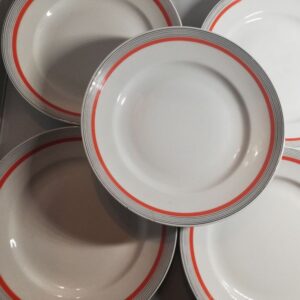 Portselanist suuremad taldrikud, 5 tk (Y)