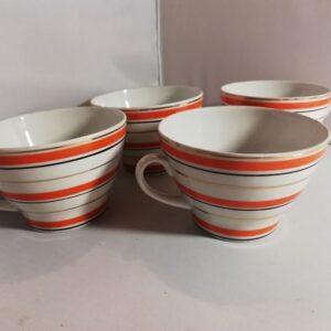 Triibulised nõukaaegsed tassid, 4 tk (Y)