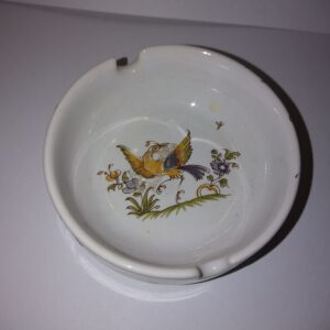 Portselanist tuhatoos, Reproduction Moustiers (Y)