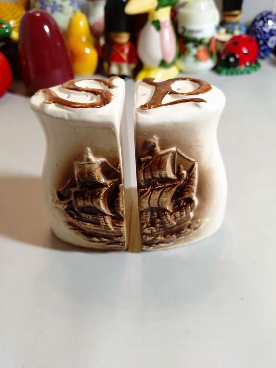 Portselanist maitseainetooside komplekt, Laev (Y)