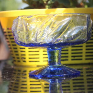 Värvilisest klaasist kauss-suhkrutoos,sin​ine klaas (Y)