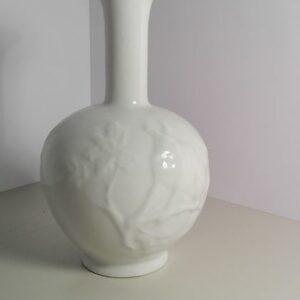 Vanem portselanist reljeefne vaas. Bavaria (Y)