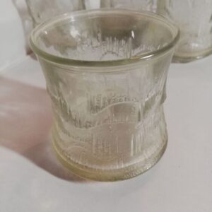 Klaasist küünlatopsid vms. 4 tk (Y)