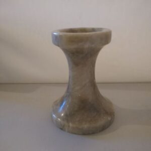 Kivist nõukaaegne küünlajalg (Y)