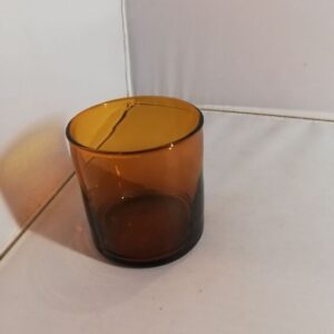 Värvilisest klaasist küünlaalus vms. (Y)