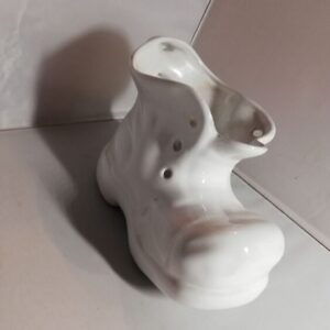 Portselanist kuju,vaas vms. saabas (Y)