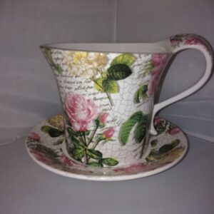 Portselanist suur dekoratiivne tassikomplekt. (Y)