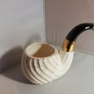 Portselanist kuju-vaas,piip (Y)