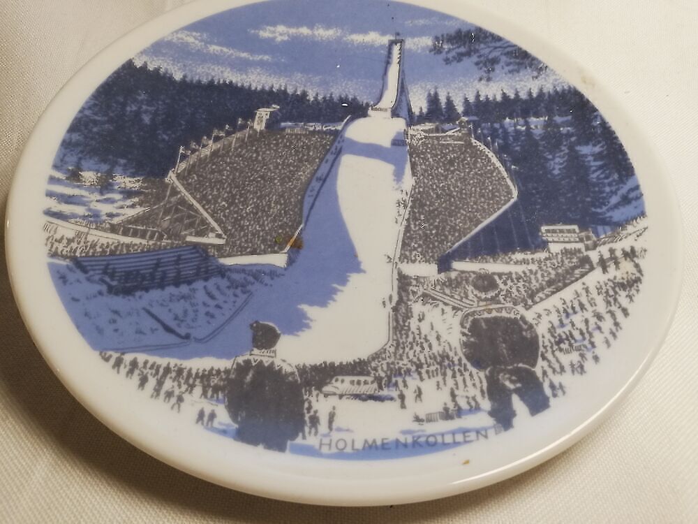 Portselanist seinataldrik Holmenkollen (Y)
