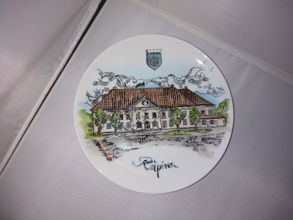 Portselanist seinataldrik Räpina, käsimaal (Y)