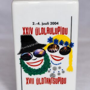 Portselanist teeküünlaalus „XXIV üldlaulupidu 2004 / XVII üldtantsupidu“