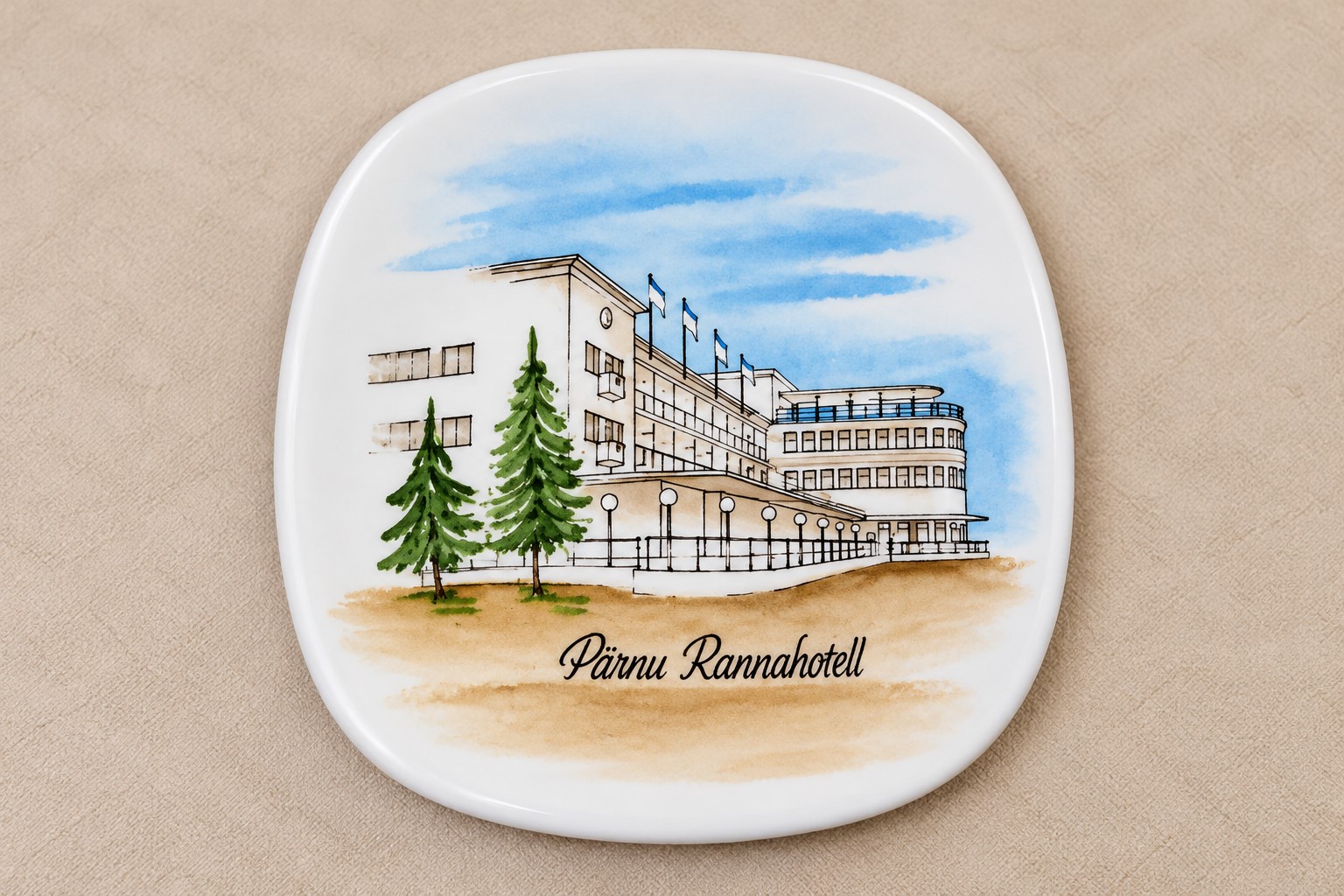 Portselanist dekoratiivtaldrik „Pärnu Rannahotell“, käsimaal, ca 12 cm