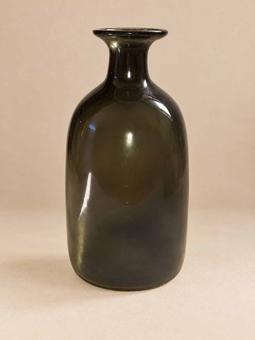 Vintage käsitsi puhutud tumeroheline pudelvaas, tõenäoliselt Rootsi, ca 1900–1950