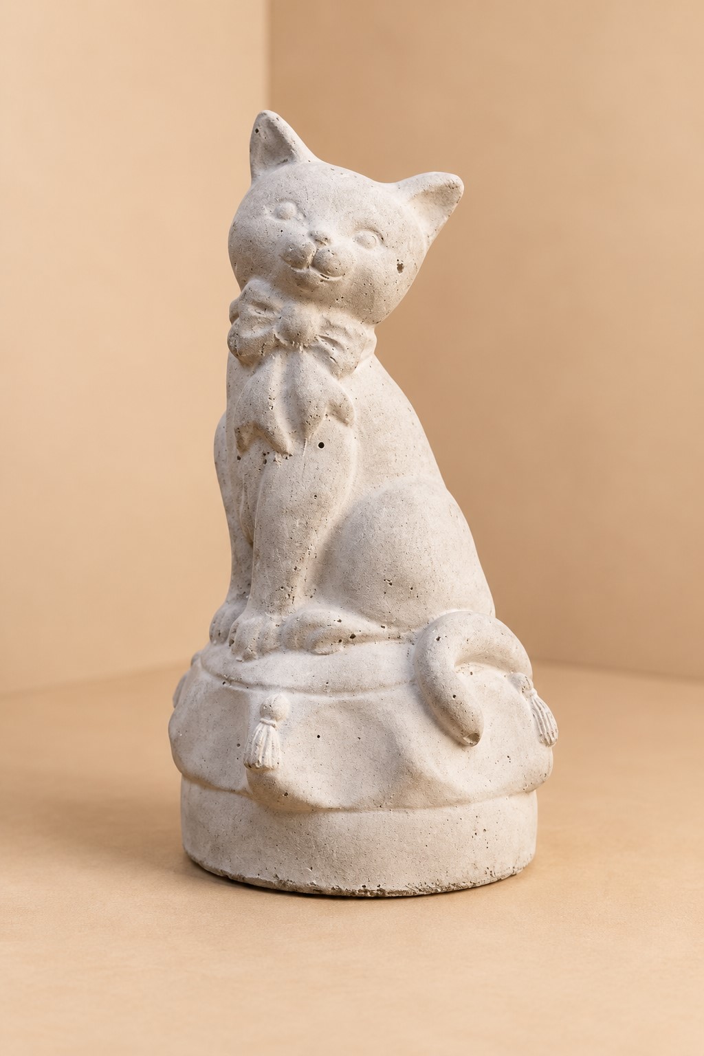 Vintage kassikuju valukivist või mineraalsest komposiidist, 12,5 cm