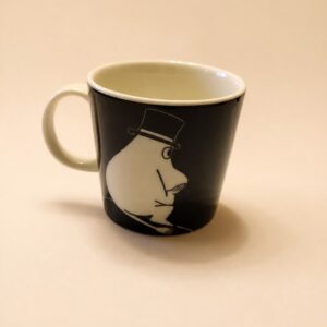 Arabia Muumipapa Moominpappa Thinking Muumi kruus 0,3 l – kroonmärk 2000–2013