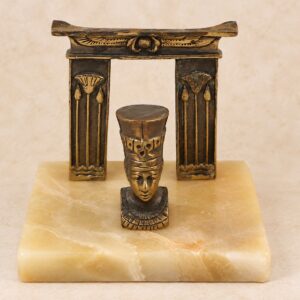 Vintage Nefertiti kuju-raamatutugi messingist marmoralusel