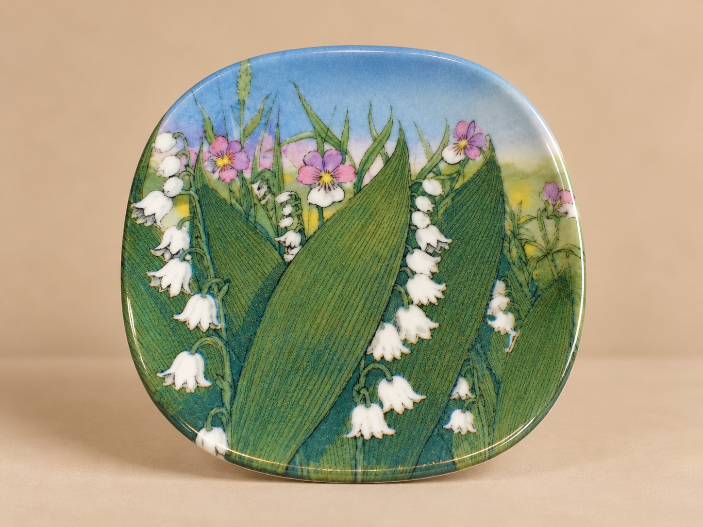 Arabia Finland „Kielo / Liljekonvalj“ seinataldrik – Toivo G. Utriainen – 12 × 12 cm