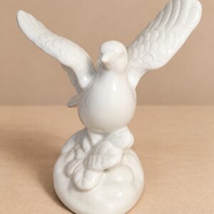 Vintage valge portselanist linnukuju, tiivad laiali, ca 12,5 cm