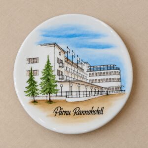 Portselanist dekoratiivtaldrik „Pärnu Rannahotell“, käsimaal, ca 10 cm