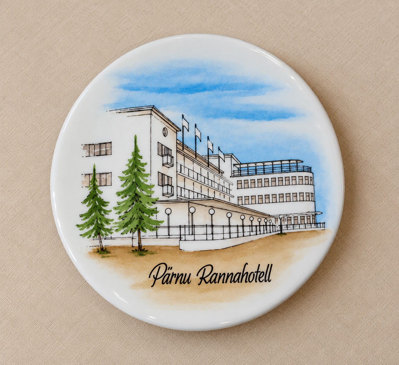 Portselanist dekoratiivtaldrik „Pärnu Rannahotell“, käsimaal, ca 10 cm